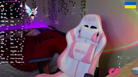 Snapshot of redvelveten chatting on 11-16-25, 11:38 Ronnie online show from 11-16-25, 11:38