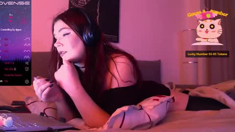 Snapshot of redyari chatting on 03-01-25, 11:04 Red online show from 03-01-25, 11:04