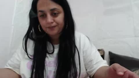 Snapshot of reeapassion chatting on 10-22-25, 07:24 Reea online show from 10-22-25, 07:24