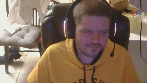 Snapshot of reecoiled chatting on 06-15-26, 11:01 reecoiled online show from 06-15-26, 11:01