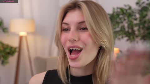 JessyinCherri yang online show from 12-19-24, 07:40