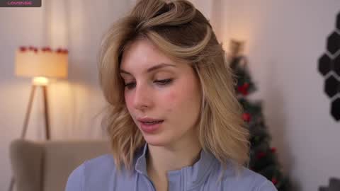 JessyinCherri yang online show from 12-26-24, 07:13