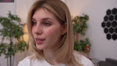 JessyinCherri yang online show from 01-16-25, 07:17