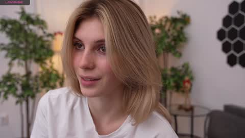 JessyinCherri yang online show from 01-16-25, 10:21