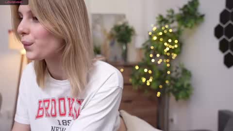 JessyinCherri yang online show from 03-09-25, 01:37