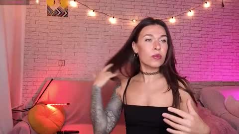 ReginaHawkinss online show from 10-22-25, 08:25