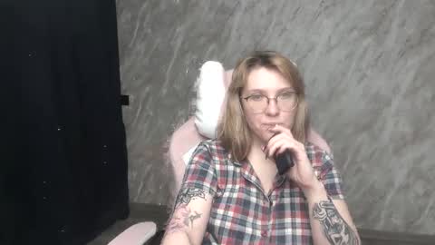 Snapshot of reginasmilee chatting on 01-22-25, 05:26 Regina online show from 01-22-25, 05:26