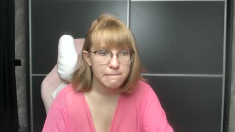 Snapshot of reginasmilee chatting on 02-03-25, 07:40 Regina online show from 02-03-25, 07:40