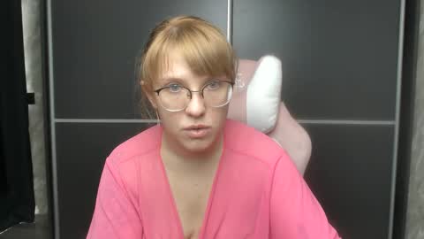Snapshot of reginasmilee chatting on 02-03-25, 10:47 Regina online show from 02-03-25, 10:47