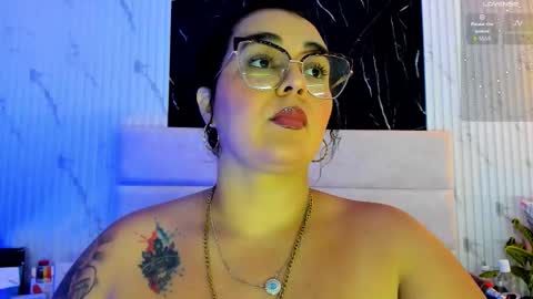 reginavegaa online show from 10-10-25, 11:42