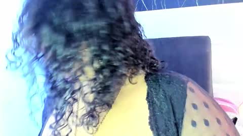 reginavegaa online show from 12-04-25, 11:41