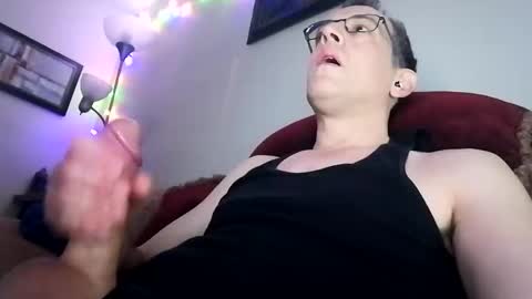 Snapshot of regularguy20 chatting on 12-14-25, 09:47 regularguy20 online show from 12-14-25, 09:47