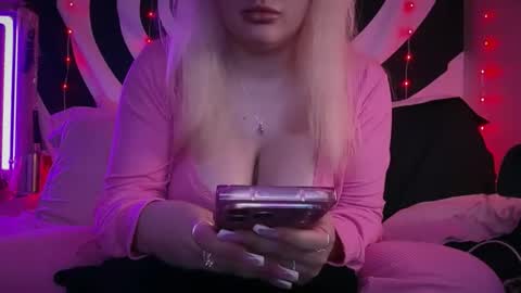 Snapshot of reiannmay chatting on 05-17-26, 12:41 reiannmay online show from 05-17-26, 12:41