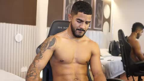 Snapshot of reik_von chatting on 07-15-26, 12:10 Reik online show from 07-15-26, 12:10