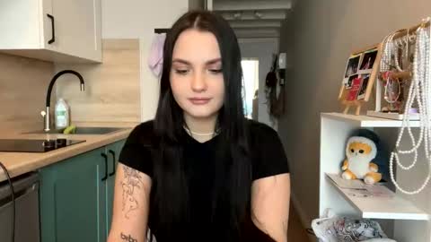 Snapshot of reilbelll chatting on 09-10-25, 02:06 Bell online show from 09-10-25, 02:06