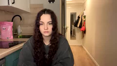 Snapshot of reilbelll chatting on 02-05-26, 12:15 Bell online show from 02-05-26, 12:15