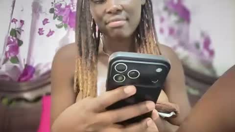 Snapshot of reina77xo chatting on 02-10-26, 12:37 reina77xo online show from 02-10-26, 12:37