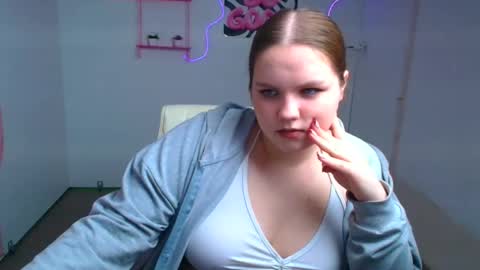 Reina online show from 01-15-26, 06:51