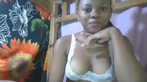 Snapshot of reinechi chatting on 05-17-26, 05:05 Reinechi online show from 05-17-26, 05:05