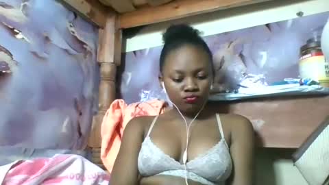 Snapshot of reinechi chatting on 06-14-26, 06:54 Reinechi online show from 06-14-26, 06:54