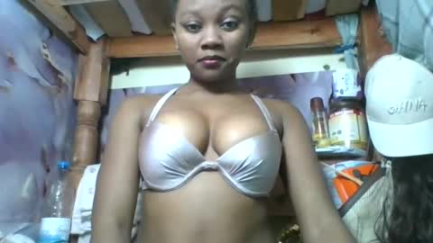 Snapshot of reinechi chatting on 06-19-26, 08:07 Reinechi online show from 06-19-26, 08:07