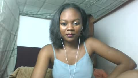 Snapshot of reinechi chatting on 07-22-26, 11:24 Reinechi online show from 07-22-26, 11:24