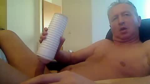 Snapshot of reini7211 chatting on 04-23-26, 11:09 reini7211 online show from 04-23-26, 11:09