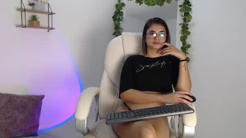 Erika online show from 12-08-24, 12:51