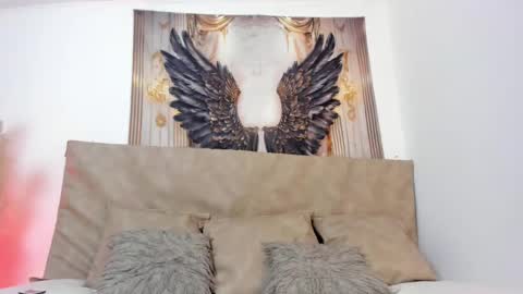 Snapshot of remy_flux chatting on 03-09-25, 07:05 Laura online show from 03-09-25, 07:05