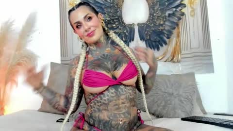 Snapshot of remy_flux chatting on 09-19-25, 11:49 Laura online show from 09-19-25, 11:49