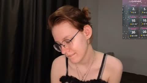 Snapshot of renaeblaski chatting on 06-11-26, 06:06 Claire online show from 06-11-26, 06:06