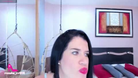 Snapshot of renataruiz_rr chatting on 12-18-25, 12:00 online show from 12-18-25, 12:00