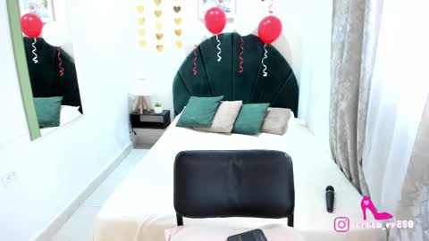 Snapshot of renataruiz_rr chatting on 02-14-26, 12:13 online show from 02-14-26, 12:13