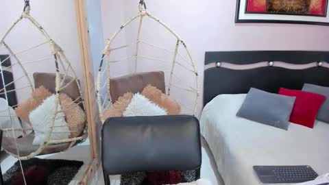 Snapshot of renataruiz_rr chatting on 02-18-26, 12:01 online show from 02-18-26, 12:01