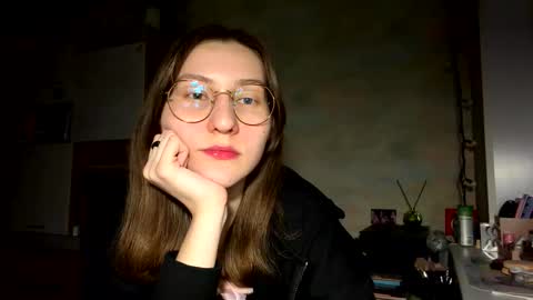 Mia online show from 03-19-26, 06:45