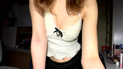 Mia online show from 03-26-26, 04:34