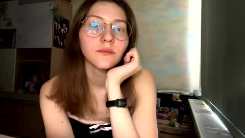 Mia online show from 03-30-26, 01:23