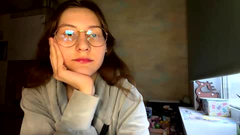 Mia online show from 04-06-26, 03:13