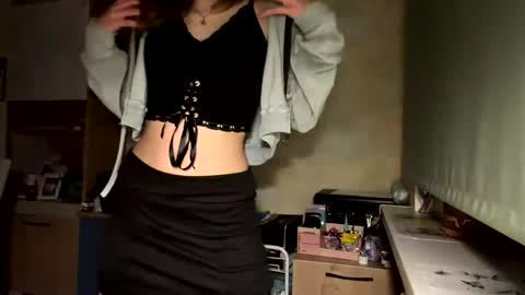 Mia online show from 04-18-26, 07:58