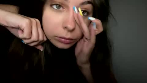 Snapshot of renee_loah chatting on 09-19-25, 10:32 renee_loah online show from 09-19-25, 10:32