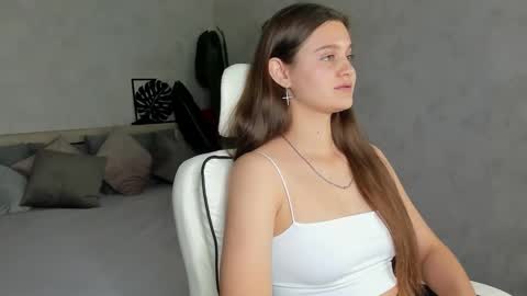 Renesmy online show from 10-11-25, 01:05