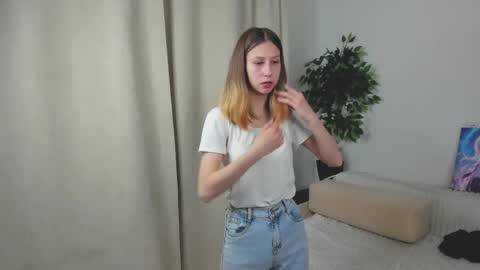 Snapshot of renettaschmeling chatting on 05-16-26, 06:28 Christina online show from 05-16-26, 06:28