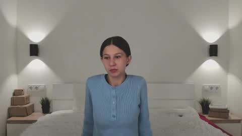 Snapshot of renettaschmeling chatting on 05-19-26, 06:47 Christina online show from 05-19-26, 06:47