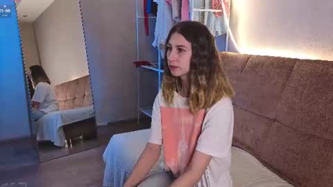Snapshot of renettaschmeling chatting on 06-18-26, 05:06 Christina online show from 06-18-26, 05:06