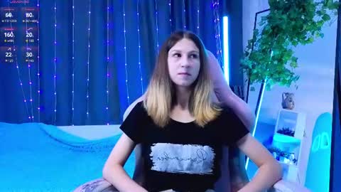 Snapshot of renettaschmeling chatting on 06-29-26, 05:02 Christina online show from 06-29-26, 05:02