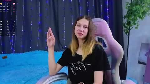Snapshot of renettaschmeling chatting on 07-24-26, 05:11 Christina online show from 07-24-26, 05:11