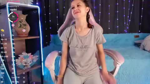 Snapshot of renettaschmeling chatting on 08-06-26, 05:15 Christina online show from 08-06-26, 05:15