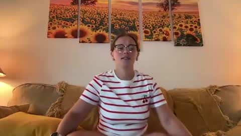 Snapshot of renimoonxo chatting on 07-04-26, 12:44 renimoonxo online show from 07-04-26, 12:44