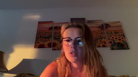 Snapshot of renimoonxo chatting on 07-10-26, 10:40 renimoonxo online show from 07-10-26, 10:40