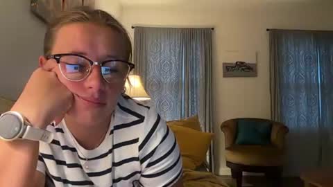 Snapshot of renimoonxo chatting on 07-17-26, 10:33 renimoonxo online show from 07-17-26, 10:33